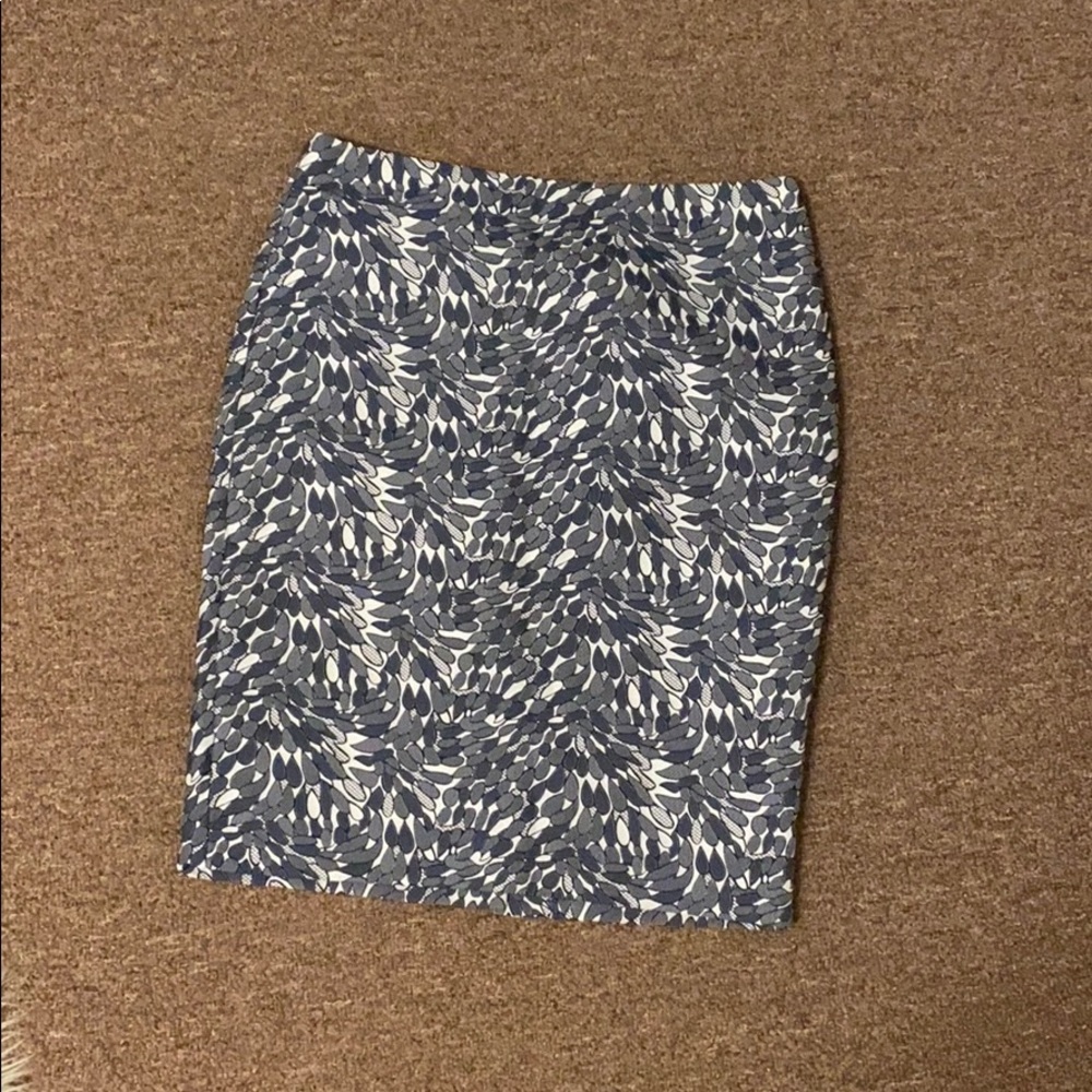 Ann Taylor size 2 navy grey patterned pencil skirt